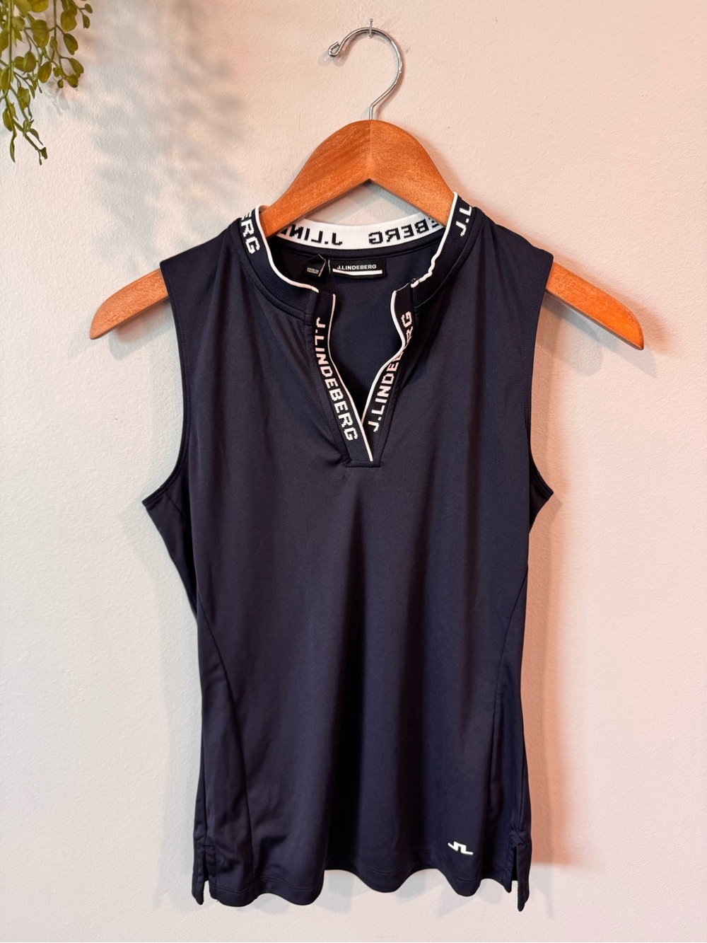 J.Lindeberg Navy Sleeveless Golf Dz S